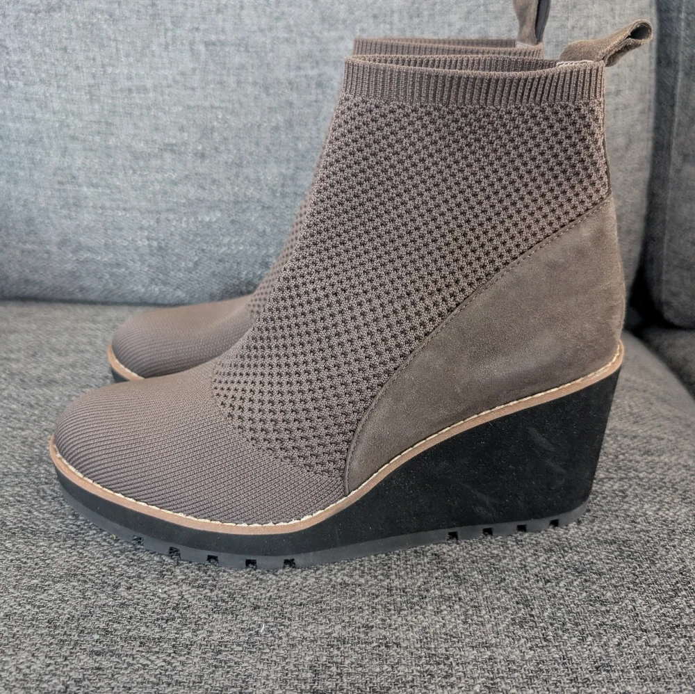 Eileen Fisher Women's Tan Wedge Ankle Boots